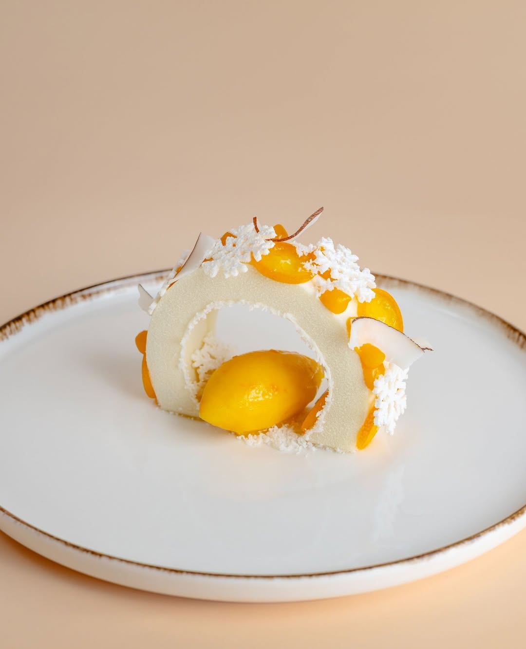 Ein Aprikosen-Dessert von Sebastian Kraus.