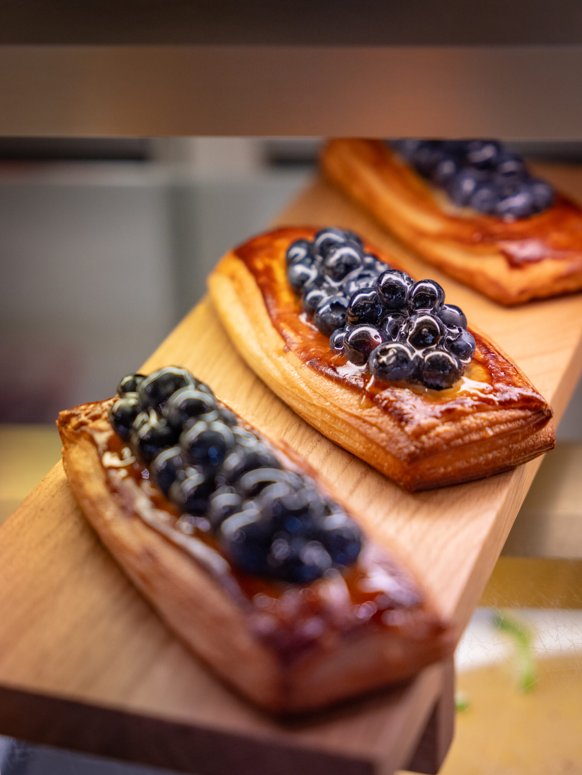 Frisches Gebäck mit Blaubeeren im Cafe Schweigert in Bad Liebenzell.